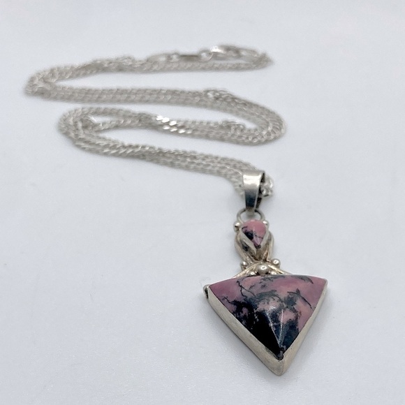 Vintage Jewelry - VTG Sterling & Rhodonite Pink / Black Triangle Pear Stones Pendant & Chain 19”